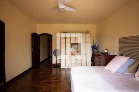 Casa à venda com 172m², 3 quartos e 2 vagasSuíte