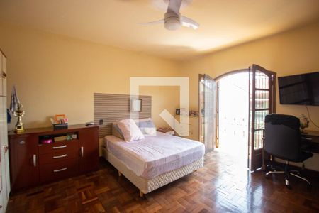 Casa à venda com 172m², 3 quartos e 2 vagasSuíte