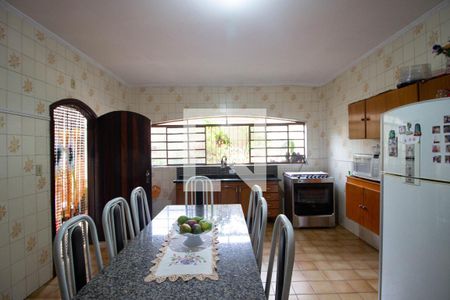 Casa à venda com 172m², 3 quartos e 2 vagasCozinha