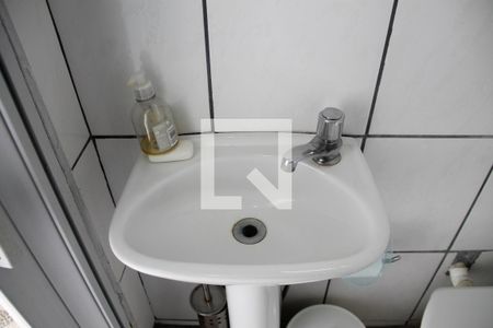 Casa à venda com 80m², 3 quartos e 1 vagaBanheiro 2