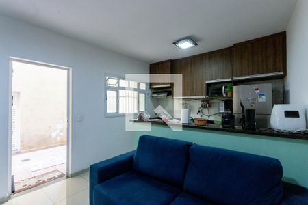 Sala de casa à venda com 2 quartos, 65m² em Jardim Maria Estela, São Paulo