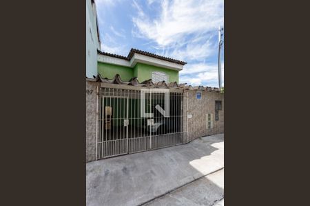 Casa à venda com 65m², 2 quartos e sem vaga Casa à venda com 65m², 2 quartos e sem vagaFachada