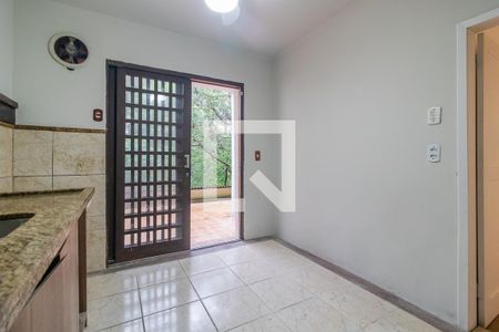 Casa à venda com 300m², 3 quartos e 2 vagas Casa à venda com 300m², 3 quartos e 2 vagasCozinha