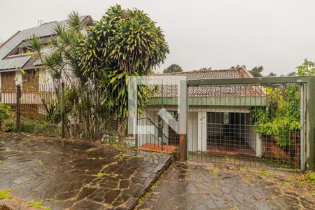 Casa à venda com 300m², 3 quartos e 2 vagas Casa à venda com 300m², 3 quartos e 2 vagasFachada