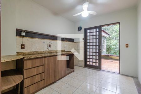 Casa à venda com 300m², 3 quartos e 2 vagas Casa à venda com 300m², 3 quartos e 2 vagasCozinha