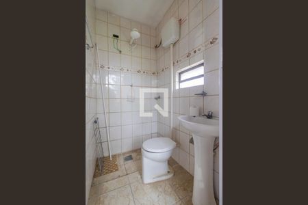 Casa à venda com 300m², 3 quartos e 2 vagas Casa à venda com 300m², 3 quartos e 2 vagasBanheiro de serviço