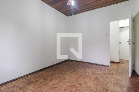 Casa à venda com 300m², 3 quartos e 2 vagas Casa à venda com 300m², 3 quartos e 2 vagasQuarto 1