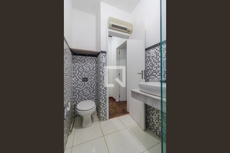 Casa à venda com 300m², 3 quartos e 2 vagas Casa à venda com 300m², 3 quartos e 2 vagasBanheiro