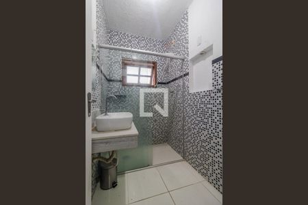 Casa à venda com 300m², 3 quartos e 2 vagas Casa à venda com 300m², 3 quartos e 2 vagasBanheiro