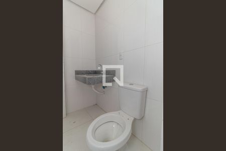 Banheiro de apartamento à venda com 1 quarto, 43m² em Jardim Itu Sabará, Porto Alegre