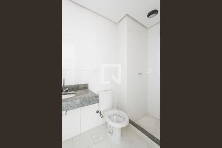 Banheiro de apartamento à venda com 1 quarto, 41m² em Jardim Itu Sabará, Porto Alegre