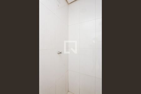 Banheiro  de apartamento à venda com 1 quarto, 41m² em Jardim Itu Sabará, Porto Alegre