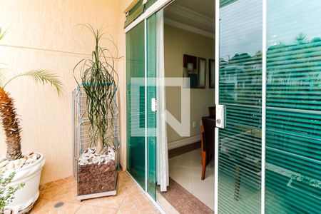 Casa para alugar com 473m², 3 quartos e 5 vagas Casa para alugar com 473m², 3 quartos e 5 vagasVaranda