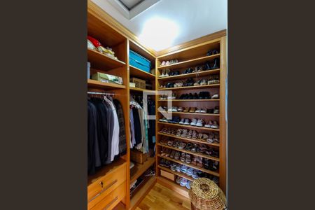 Casa para alugar com 473m², 3 quartos e 5 vagas Casa para alugar com 473m², 3 quartos e 5 vagasCloset da suíte 1