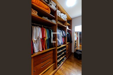 Casa para alugar com 473m², 3 quartos e 5 vagas Casa para alugar com 473m², 3 quartos e 5 vagasCloset da suíte 1