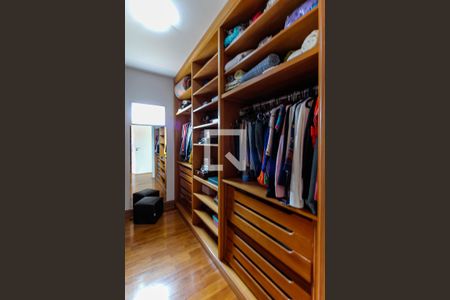 Casa para alugar com 473m², 3 quartos e 5 vagas Casa para alugar com 473m², 3 quartos e 5 vagasCloset da suíte 1