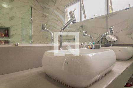 Casa à venda com 143m², 3 quartos e 4 vagasBanheiro