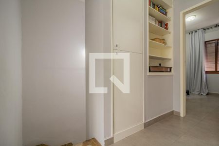 Corredor de casa à venda com 3 quartos, 143m² em Vila Progredior, São Paulo