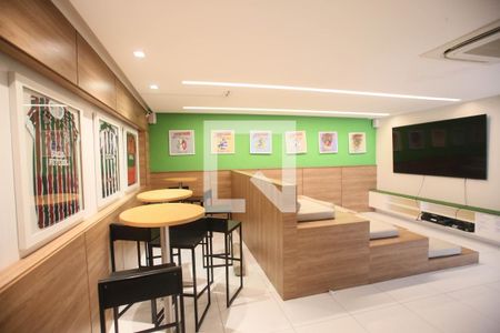 Apartamento à venda com 66m², 2 quartos e 1 vagaSalão de vídeo