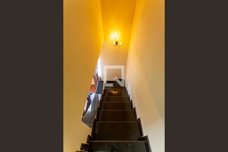 Escada Dormitórios de casa de condomínio à venda com 2 quartos, 80m² em Vila Homero Thon, Santo André