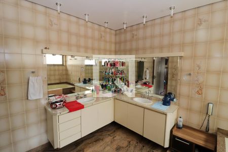 Casa à venda com 332m², 3 quartos e 4 vagasBanheiro da Suíte 3