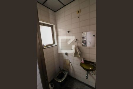 Casa à venda com 332m², 3 quartos e 4 vagasBanheiro de serviço