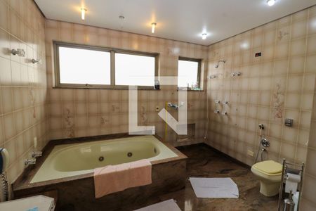 Casa à venda com 332m², 3 quartos e 4 vagasBanheiro da Suíte 3