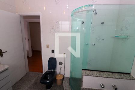 Casa à venda com 332m², 3 quartos e 4 vagasBanheiro da Suíte