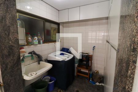 Casa à venda com 332m², 3 quartos e 4 vagasLavanderia