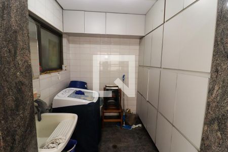 Casa à venda com 332m², 3 quartos e 4 vagasLavanderia