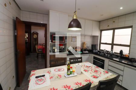 Casa à venda com 332m², 3 quartos e 4 vagasCozinha