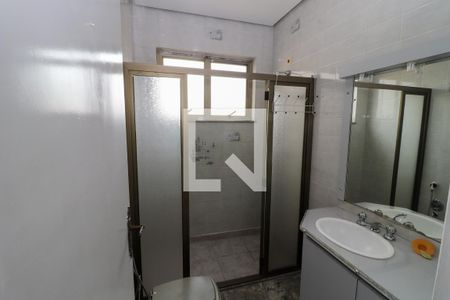 Casa à venda com 332m², 3 quartos e 4 vagasBanheiro da Suíte 2