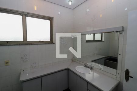Casa à venda com 332m², 3 quartos e 4 vagasBanheiro da Suíte