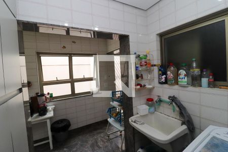 Casa à venda com 332m², 3 quartos e 4 vagasLavanderia