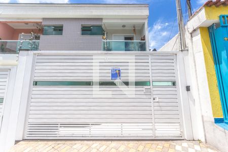 Casa à venda com 167m², 3 quartos e 4 vagas Casa à venda com 167m², 3 quartos e 4 vagasFachada