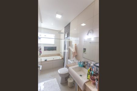 Casa à venda com 167m², 3 quartos e 4 vagas Casa à venda com 167m², 3 quartos e 4 vagasBanheiro suíte 3