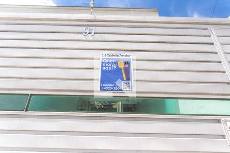 Casa à venda com 167m², 3 quartos e 4 vagas Casa à venda com 167m², 3 quartos e 4 vagasFachada