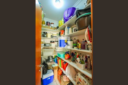 Casa à venda com 305m², 3 quartos e 6 vagas Casa à venda com 305m², 3 quartos e 6 vagasÁrea de Serviço - Depósito