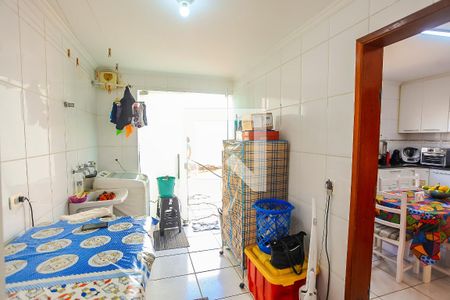 Casa à venda com 305m², 3 quartos e 6 vagas Casa à venda com 305m², 3 quartos e 6 vagasÁrea de Serviço