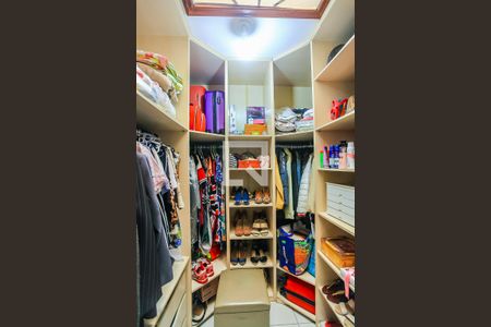 Casa à venda com 305m², 3 quartos e 6 vagas Casa à venda com 305m², 3 quartos e 6 vagasSuíte - Closet