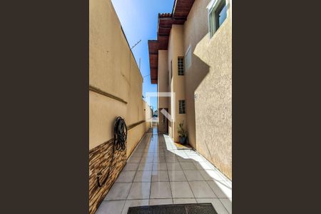 Casa à venda com 305m², 3 quartos e 6 vagas Casa à venda com 305m², 3 quartos e 6 vagasQuintal - Corredo