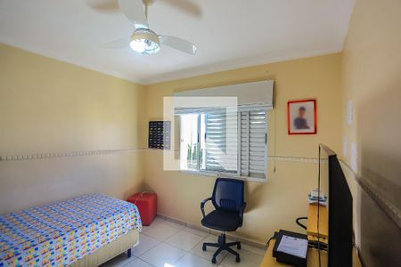 Casa à venda com 305m², 3 quartos e 6 vagas Casa à venda com 305m², 3 quartos e 6 vagasQuarto 2