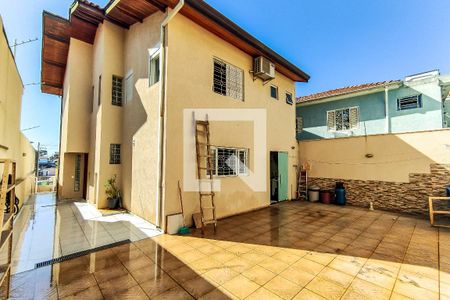 Casa à venda com 305m², 3 quartos e 6 vagas Casa à venda com 305m², 3 quartos e 6 vagasQuintal