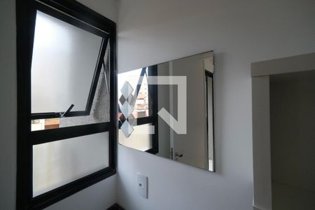 Detalhe do banheiro de kitnet/studio para alugar com 1 quarto, 22m² em Novo Mundo, Curitiba