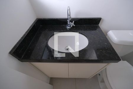 Detalhe do banheiro de kitnet/studio para alugar com 1 quarto, 22m² em Novo Mundo, Curitiba
