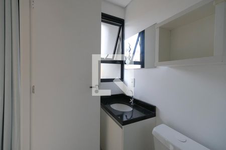 Banheiro de kitnet/studio para alugar com 1 quarto, 22m² em Novo Mundo, Curitiba