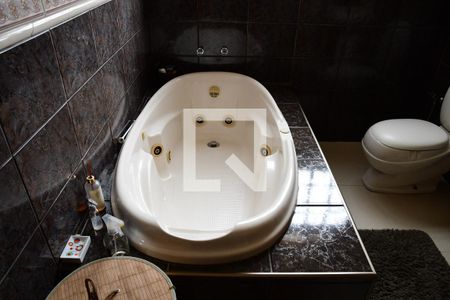 Casa de condomínio para alugar com 379m², 4 quartos e 4 vagasBanheiro Social