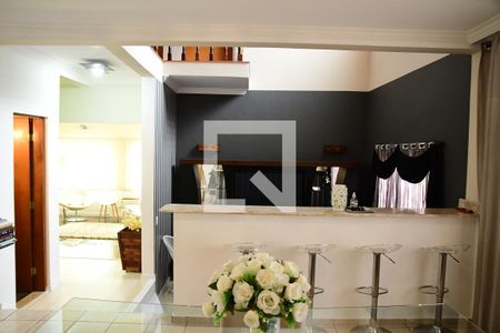 Casa de condomínio para alugar com 379m², 4 quartos e 4 vagasSala