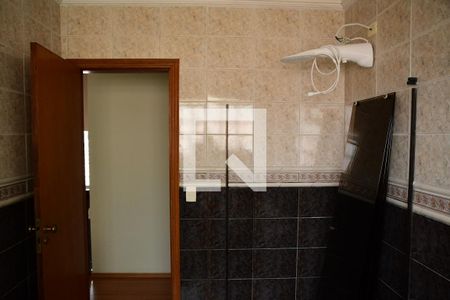 Casa de condomínio para alugar com 379m², 4 quartos e 4 vagasBanheiro Social