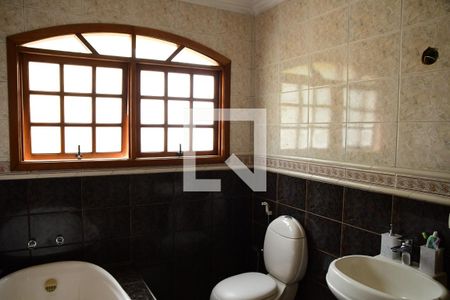 Casa de condomínio para alugar com 379m², 4 quartos e 4 vagasBanheiro Social